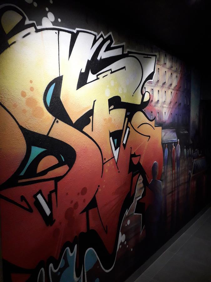 Full House Capsule Hostel Rivne Exterior foto A piece by A1