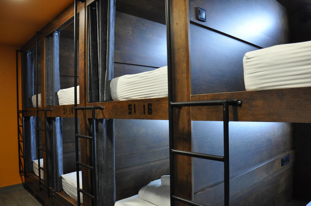 Full House Capsule Hostel Rivne Exterior foto A capsule hotel in Tokyo